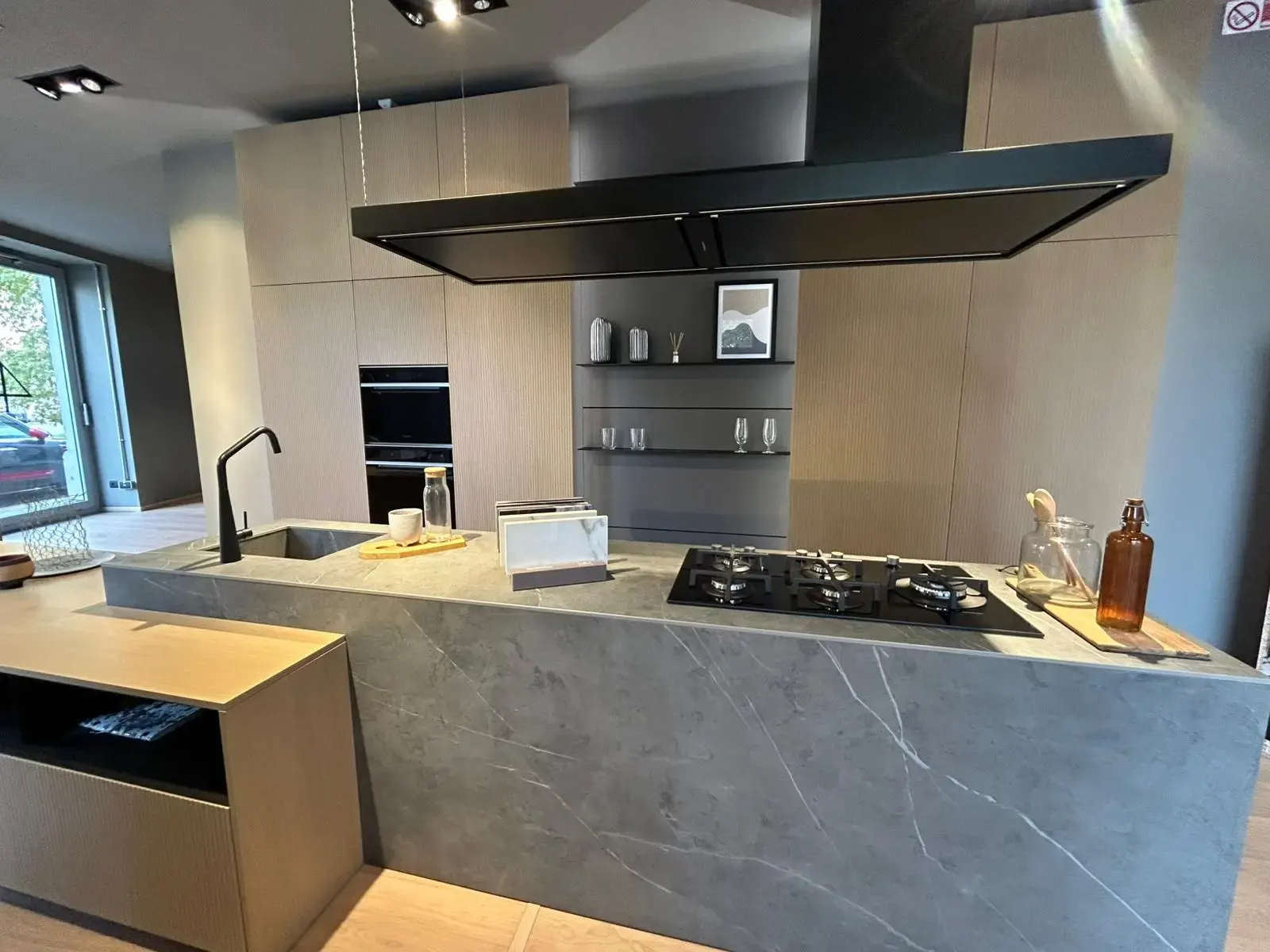 Cucina con isola Arredo3 modello Asia e Glass 2.0