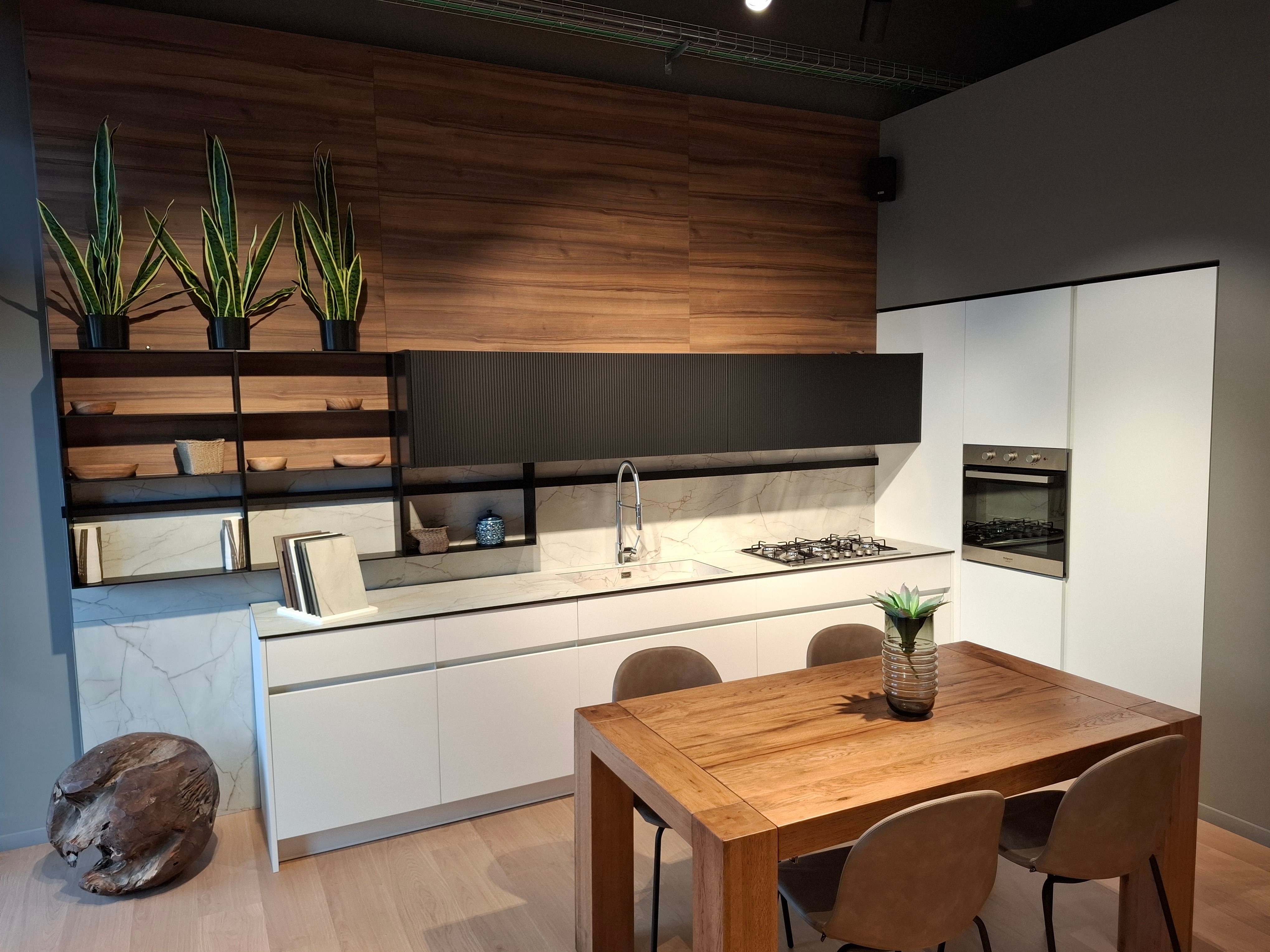 Cucina Cloe white con elettrodomestici Hotpoint