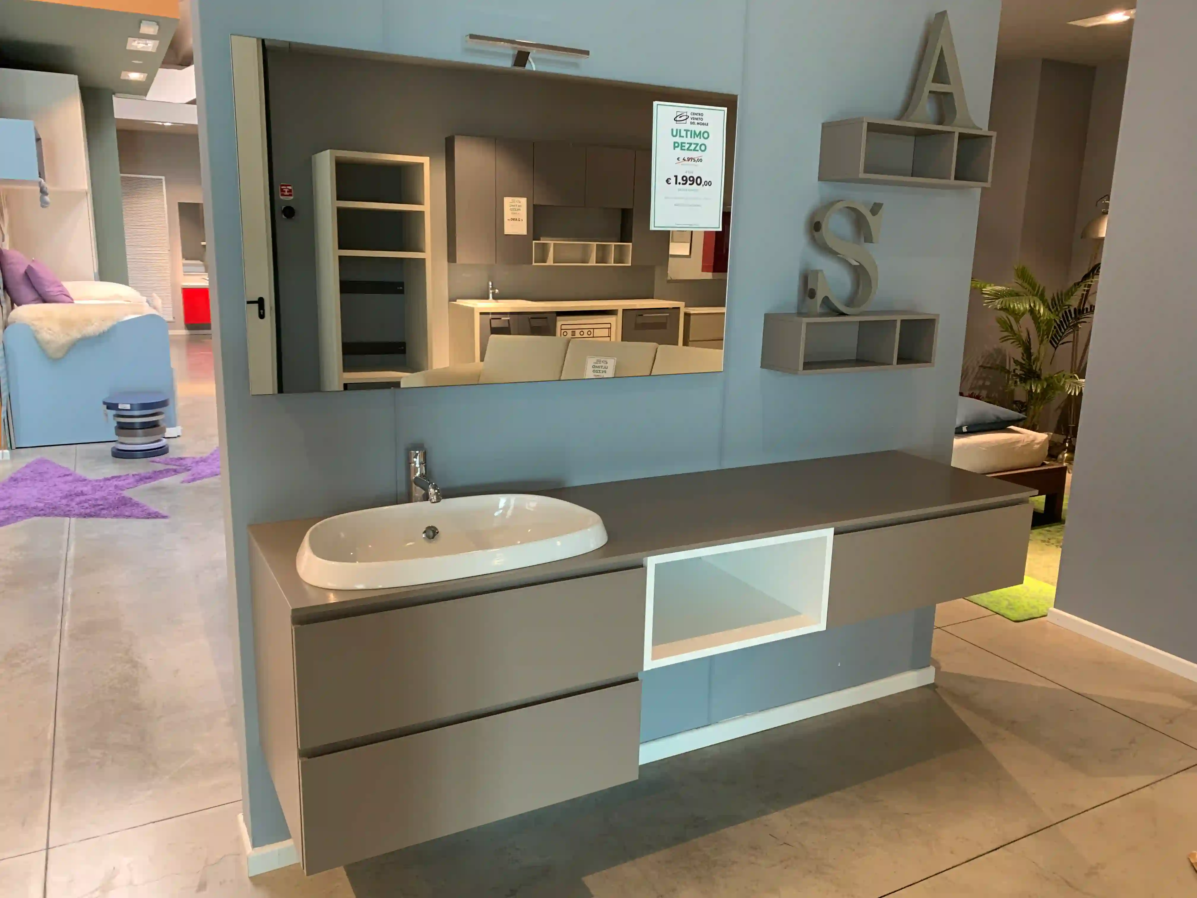 Mobile bagno sospeso in laccato opaco