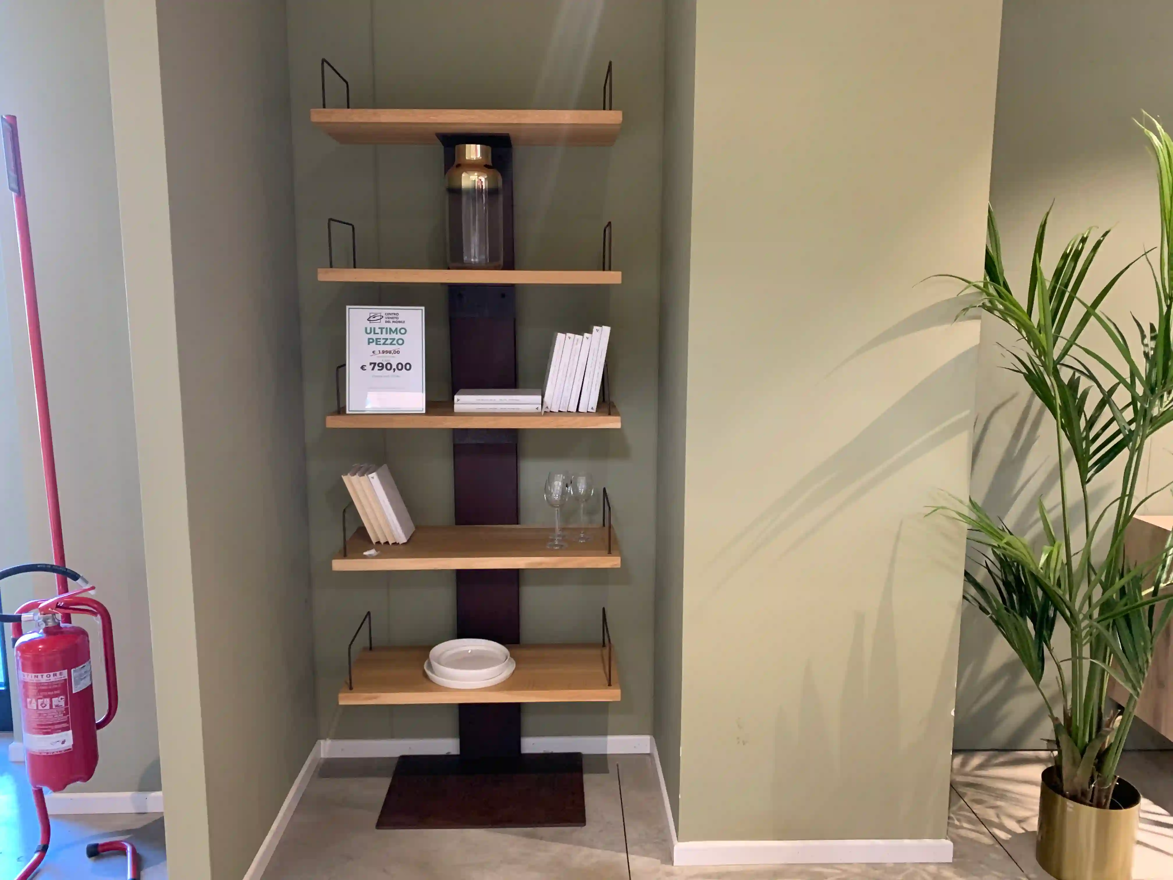 Libreria Infinity con ripiani in rovere effetto grezzo