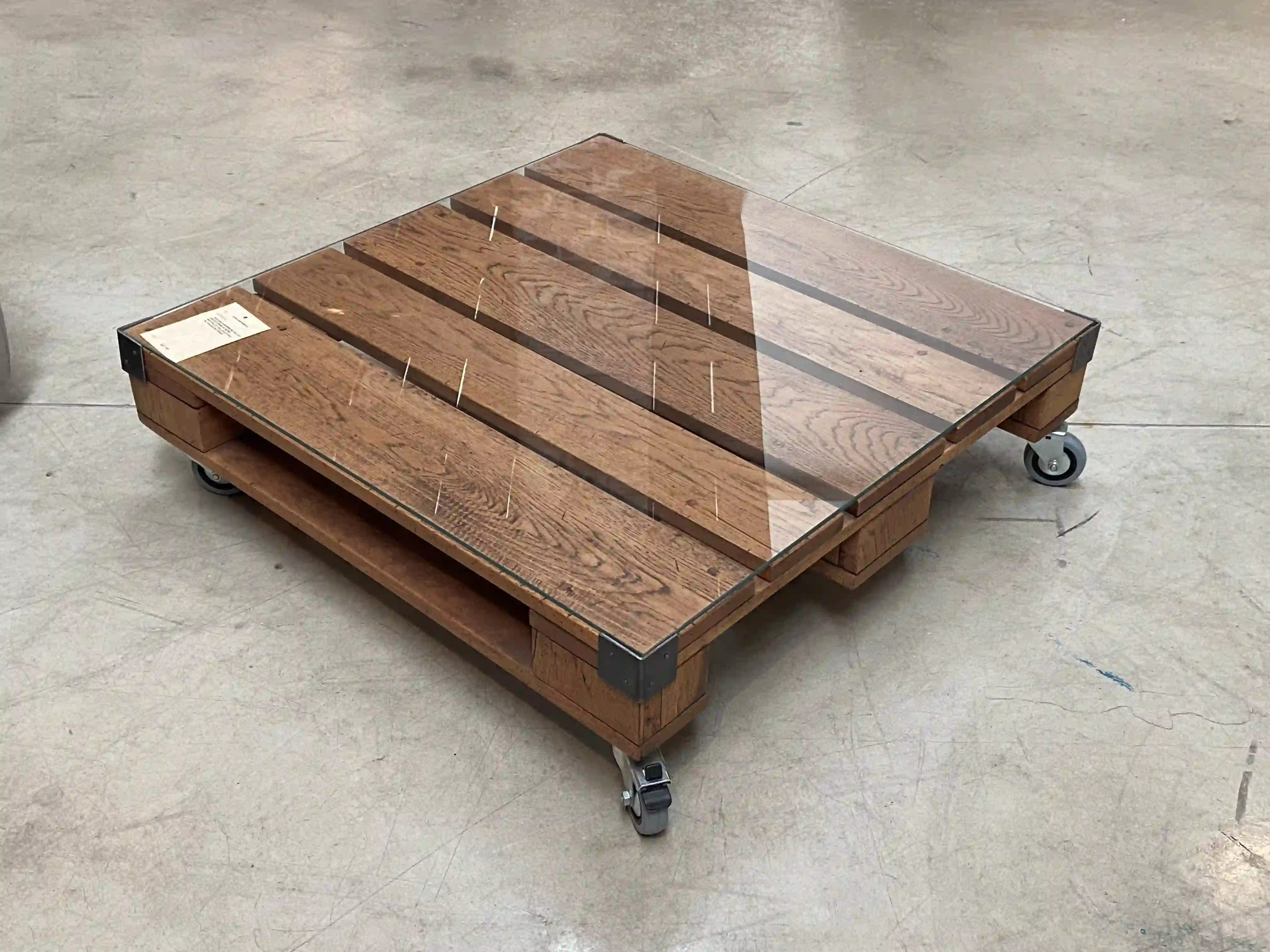 Tavolino in rovere con piano in vetro