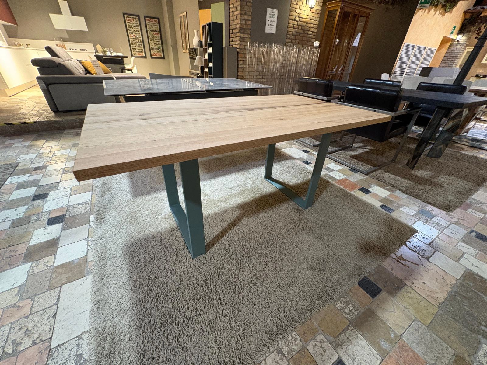 Tavolo in massello di rovere modello 33