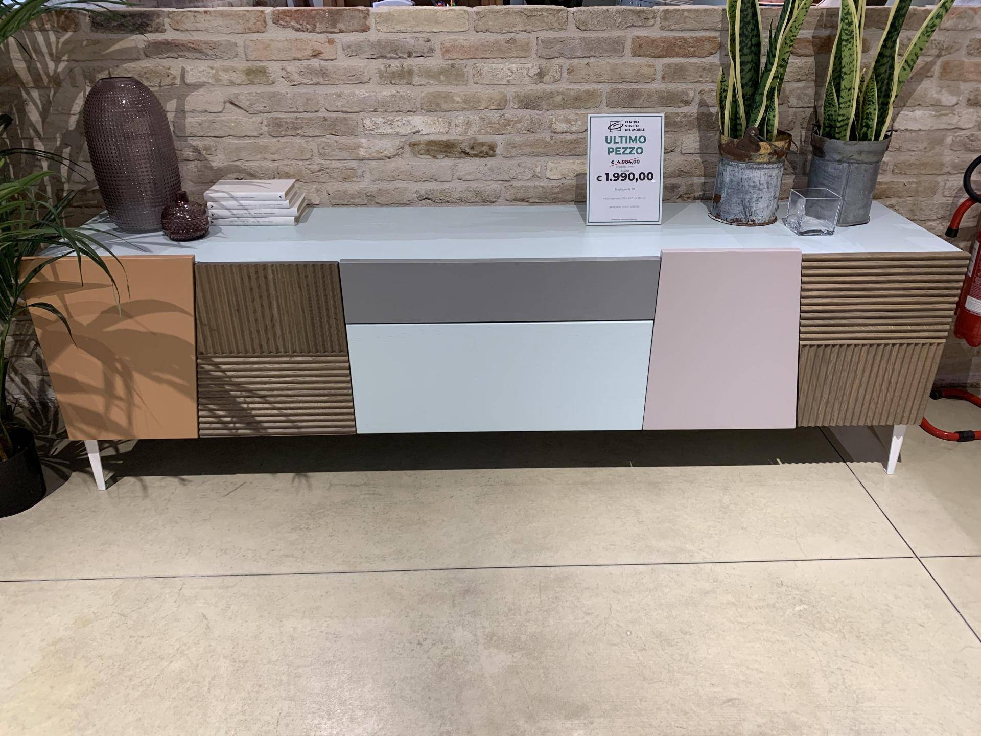 Madia Zero.16 in rovere laccata
