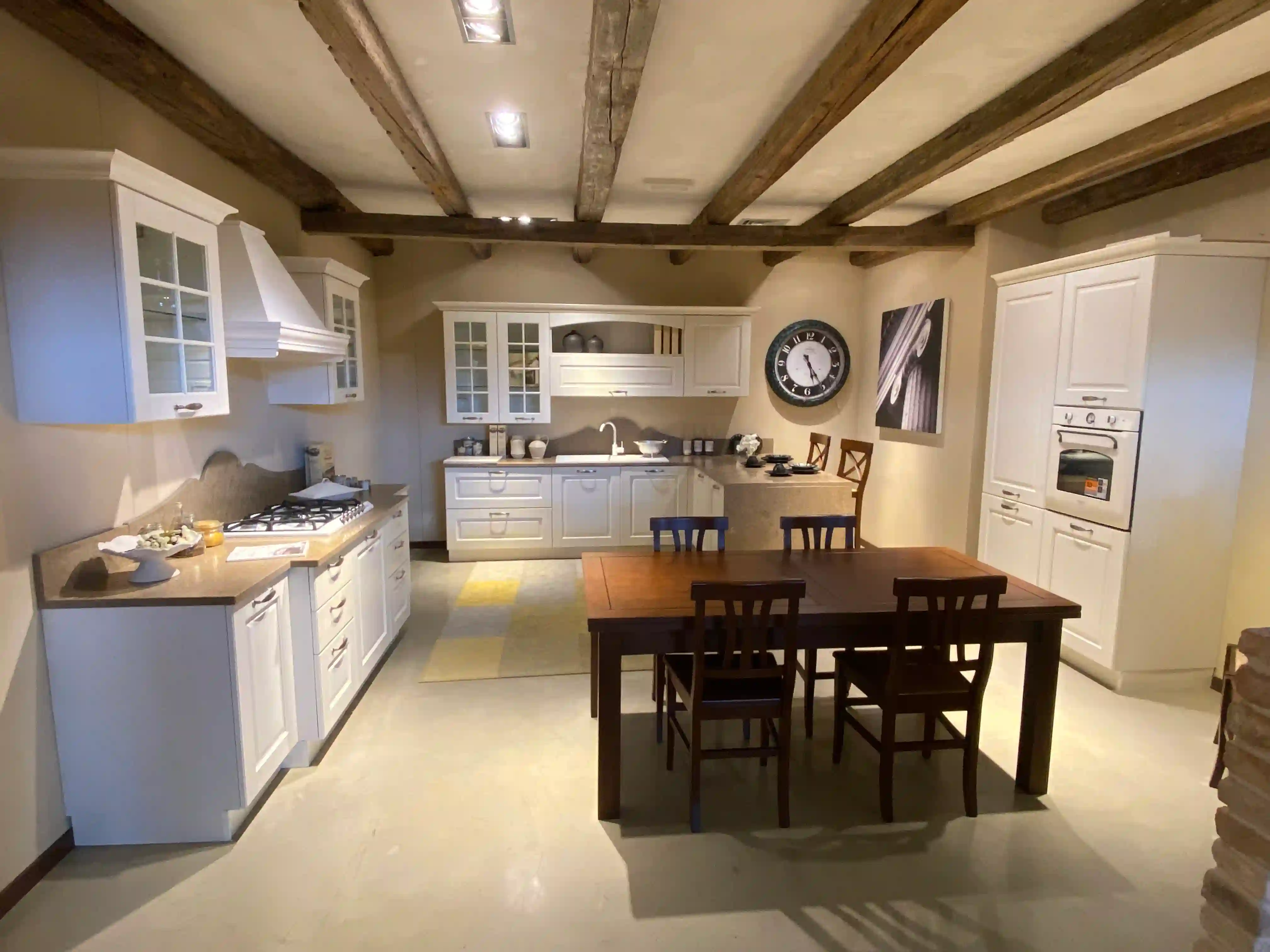 Cucina classica Asolo con top travertino