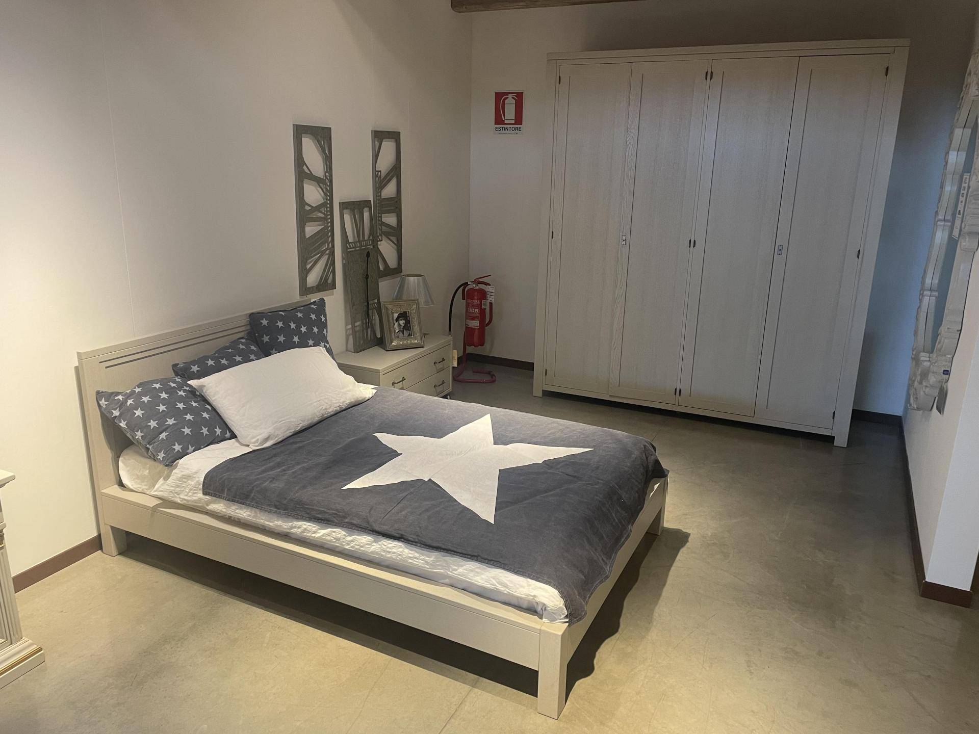 Cameretta White