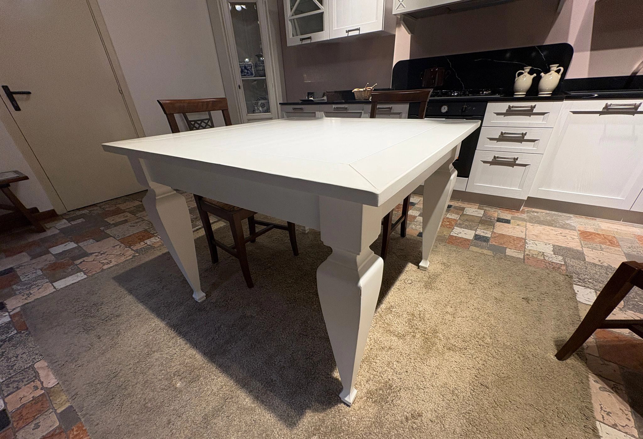 Tavolo quadrato barocco in tiglio fisso