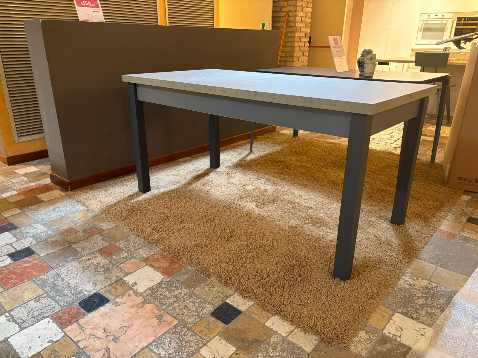 Tavolo fisso in laminato