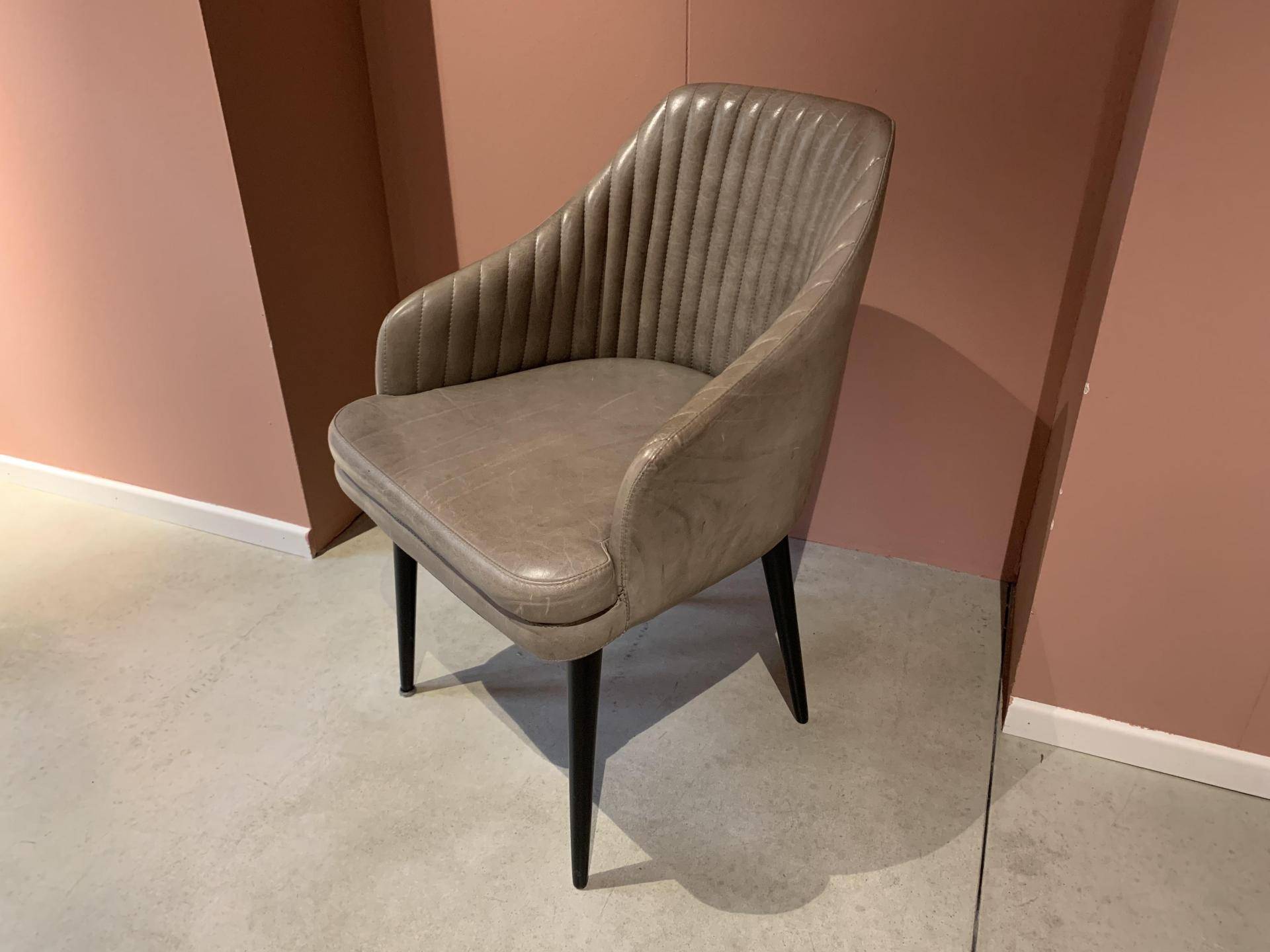 Poltroncina in pelle di bufalo