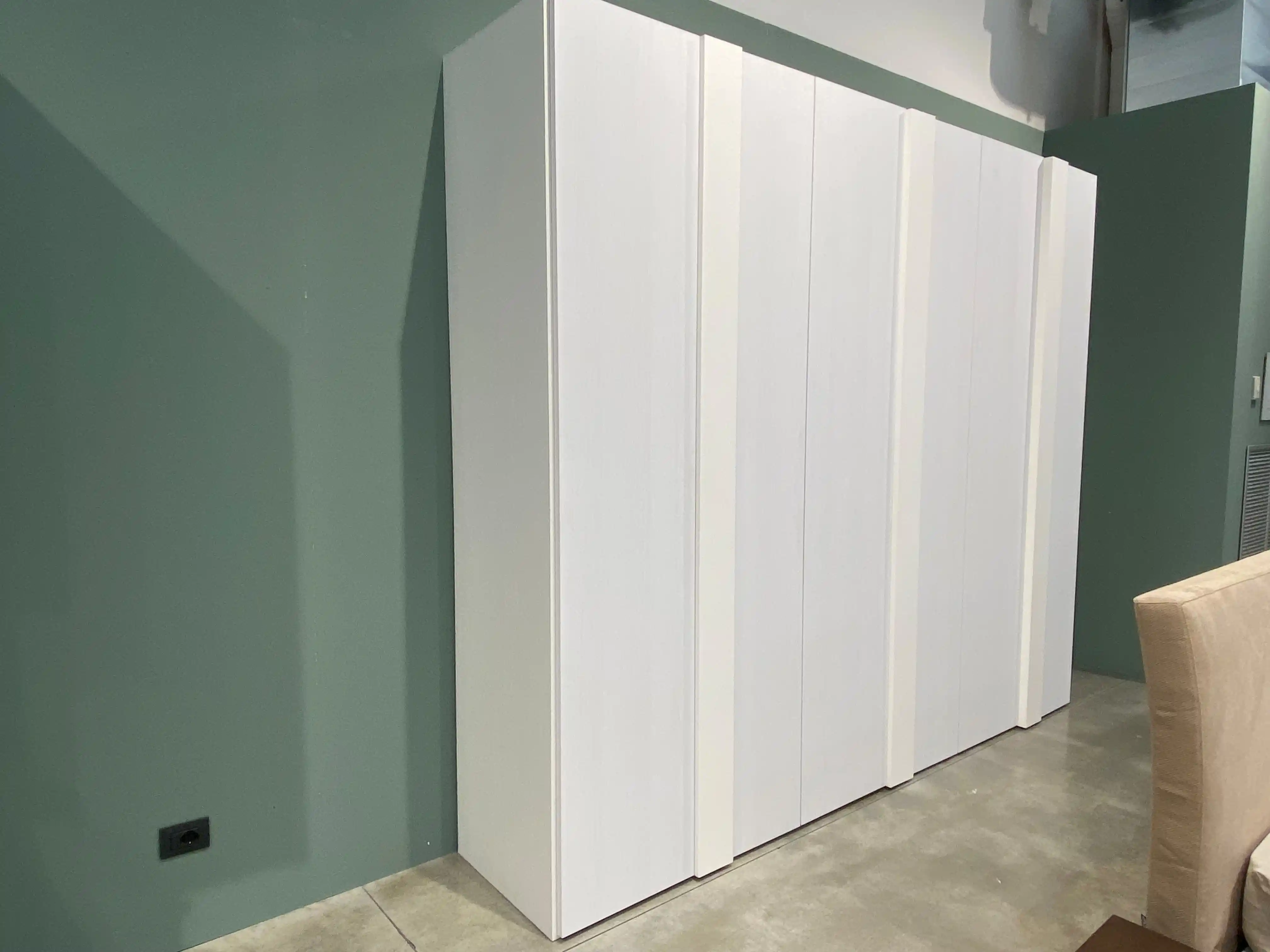 Armadio a 6 ante finitura esterna matwood white