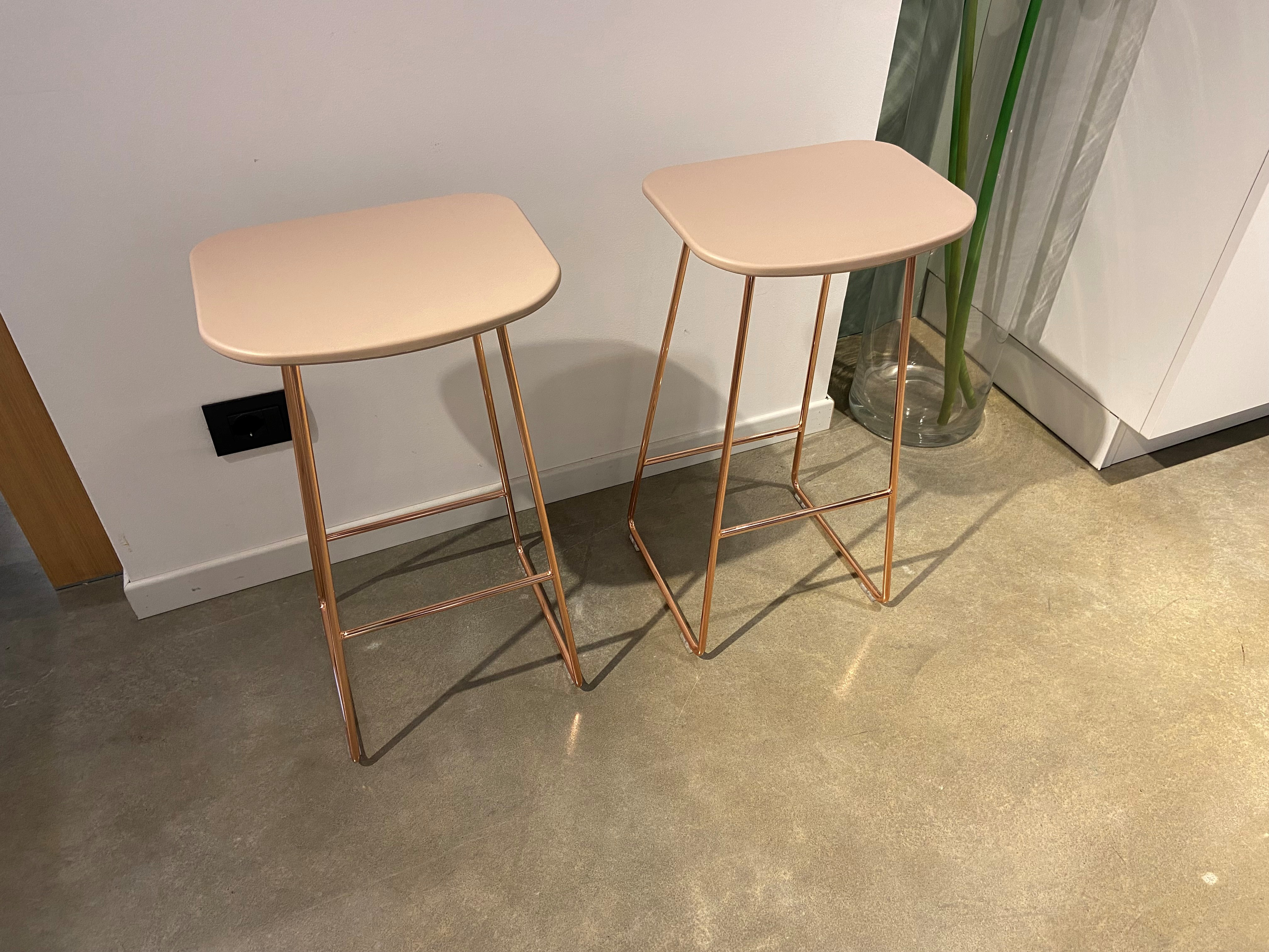 Sgabello Sigma finitura Cipria