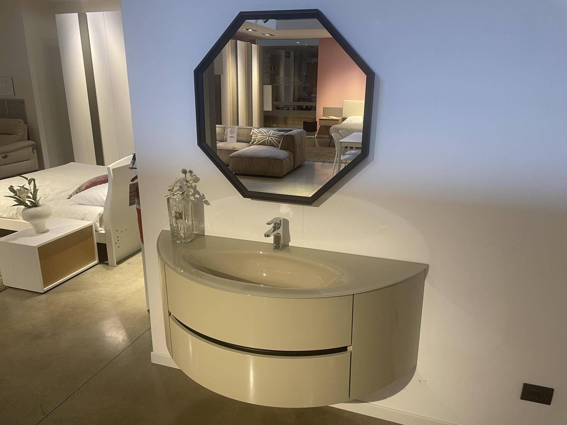 Mobile bagno Aida con base curva