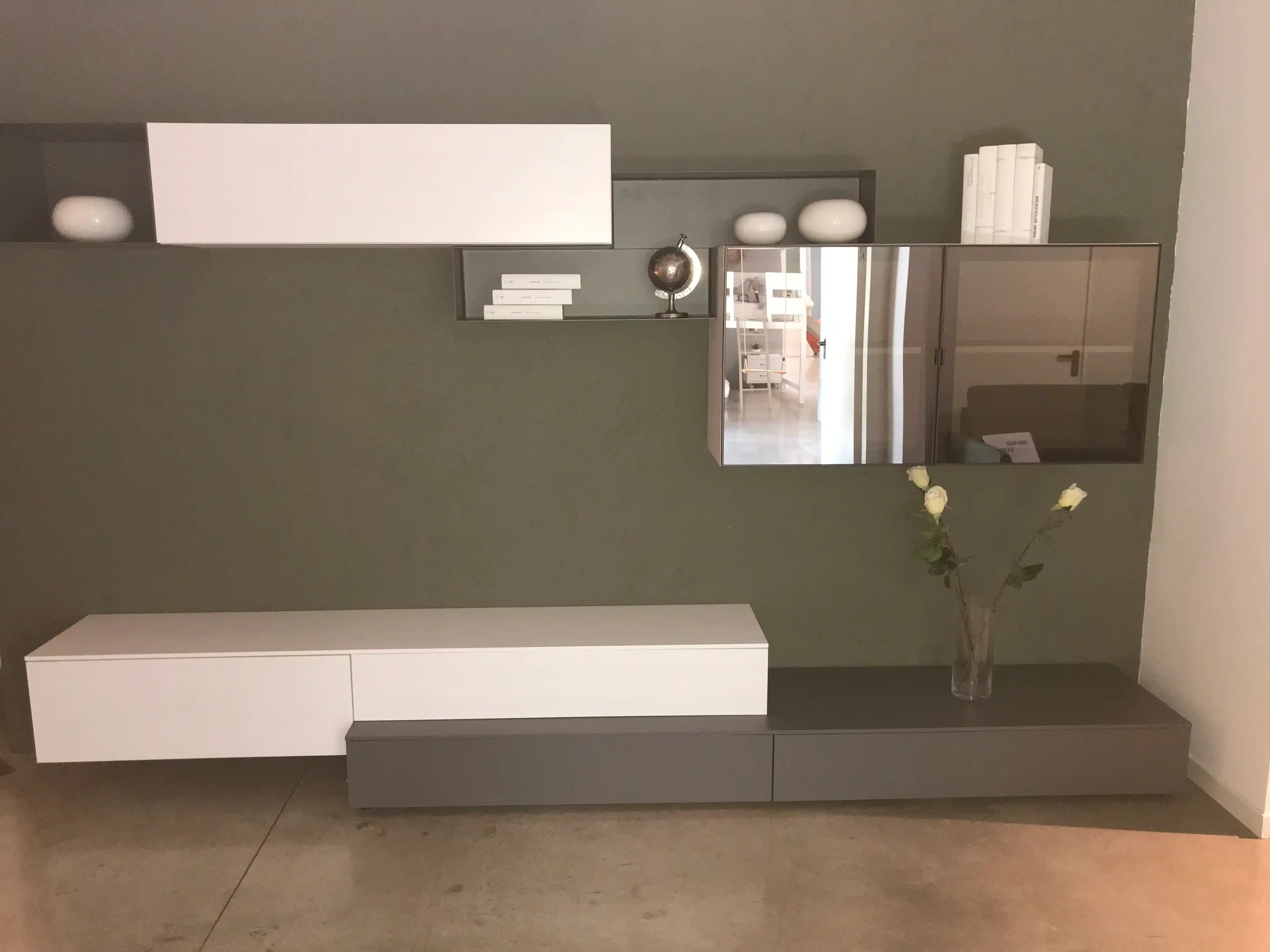 Composizione soggiorno con modulo a giorno