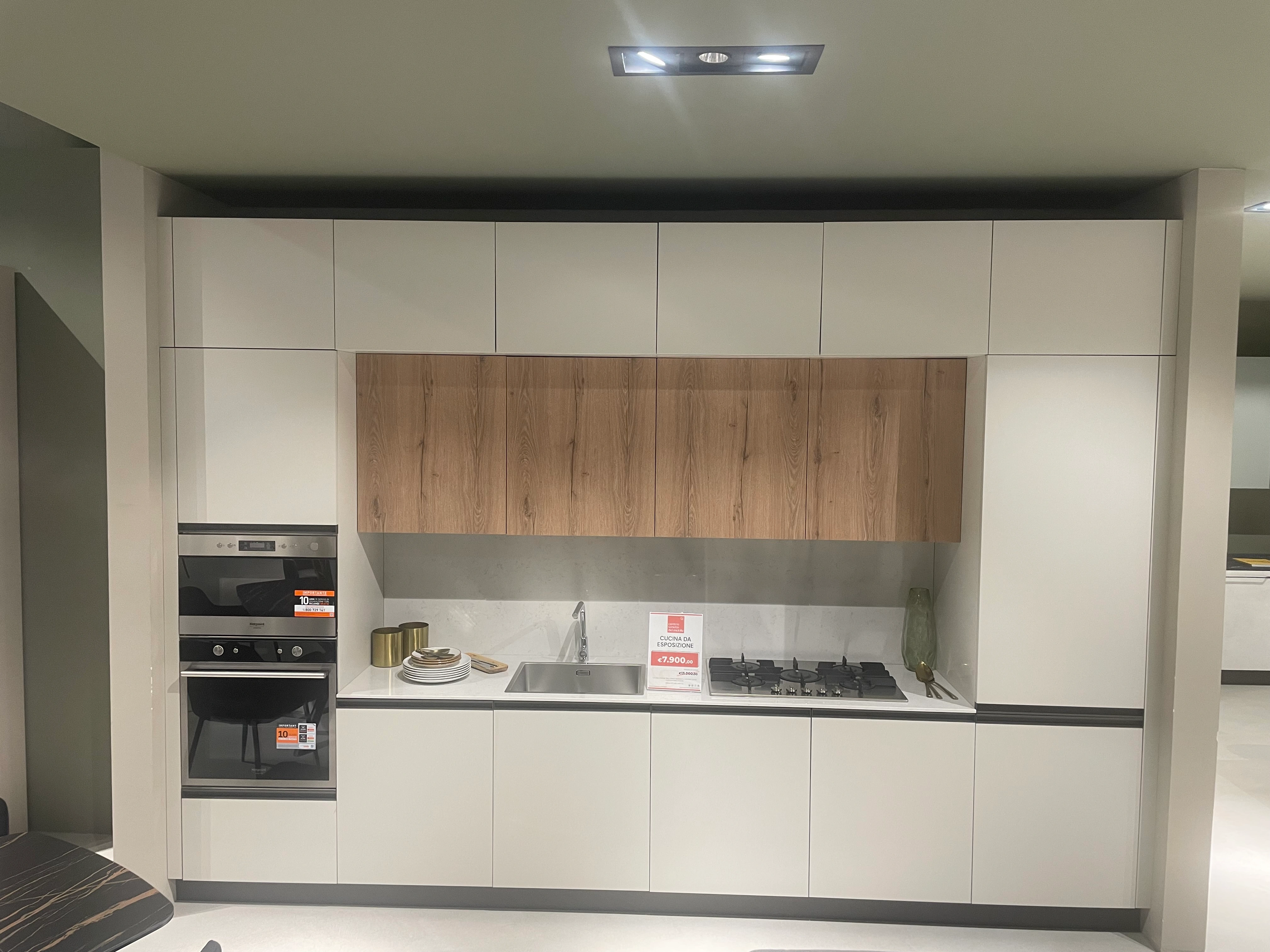 Cucina Kalì con PET opaco finitura Fango