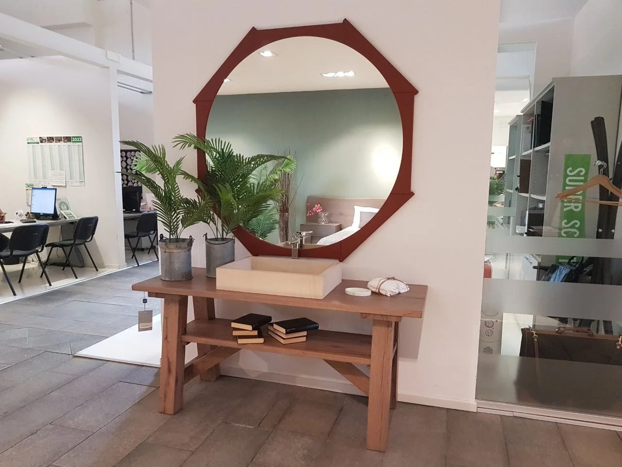 Mobile bagno con vasca in appoggio