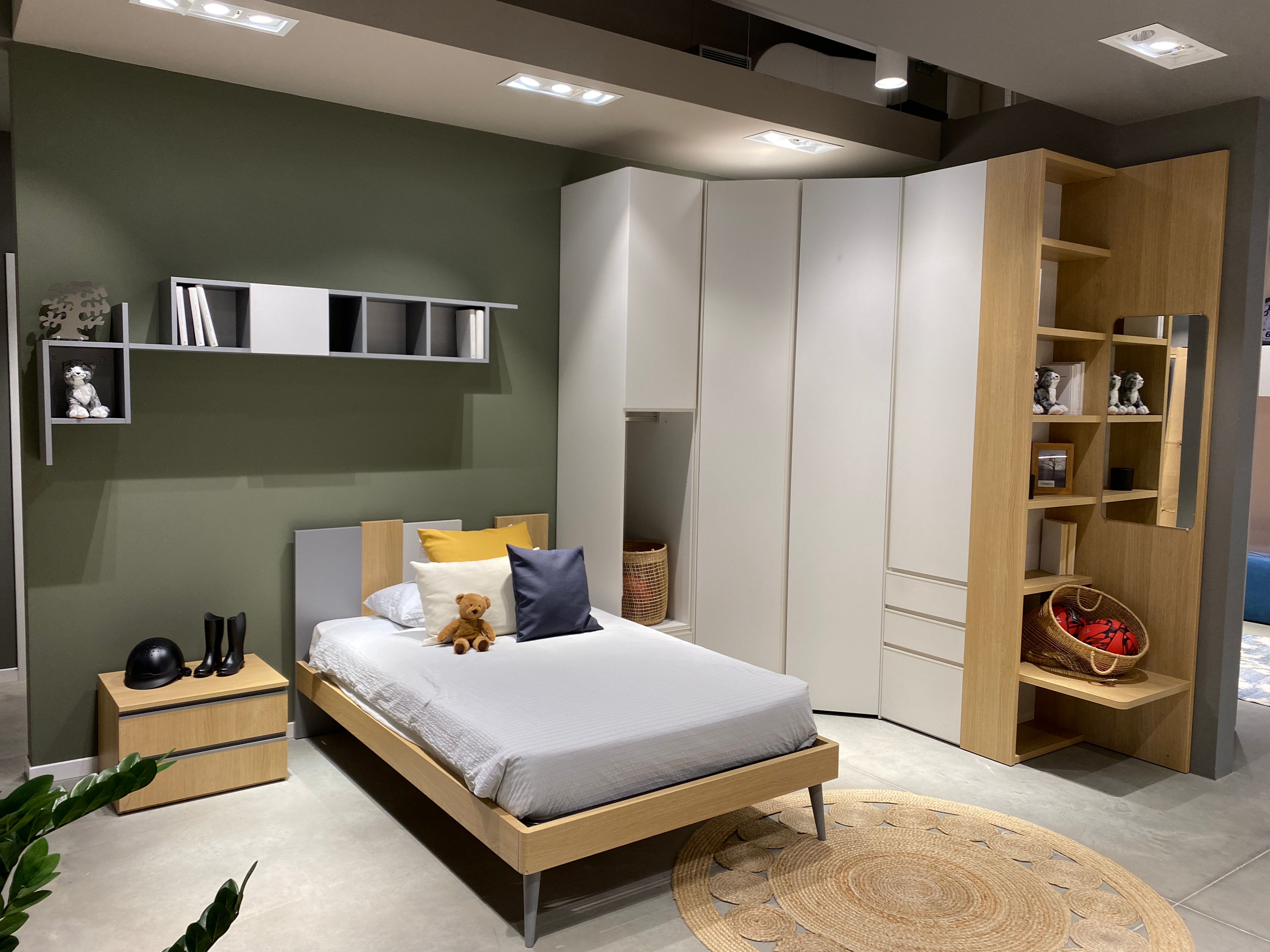 Cameretta con letto da una piazza e mezza