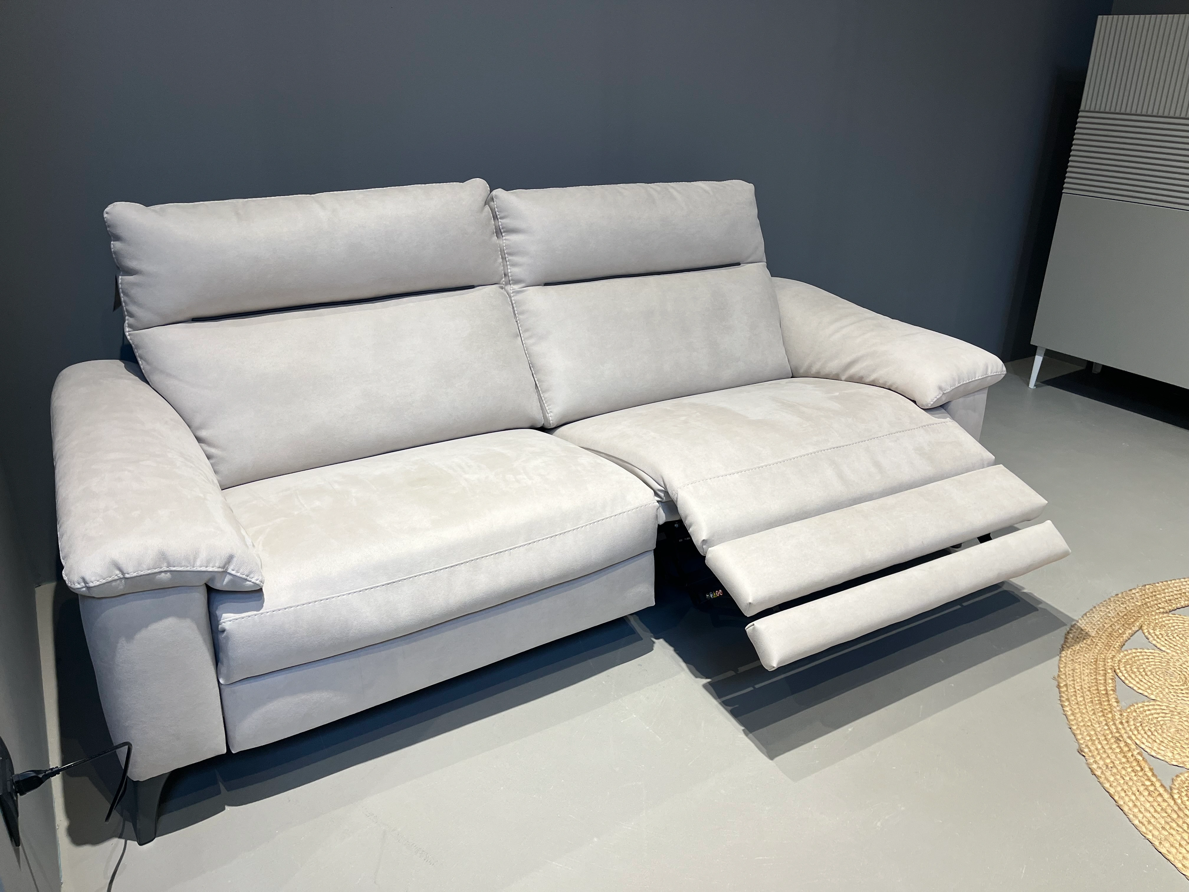 Divano Oliver lineare con doppio meccanismo relax