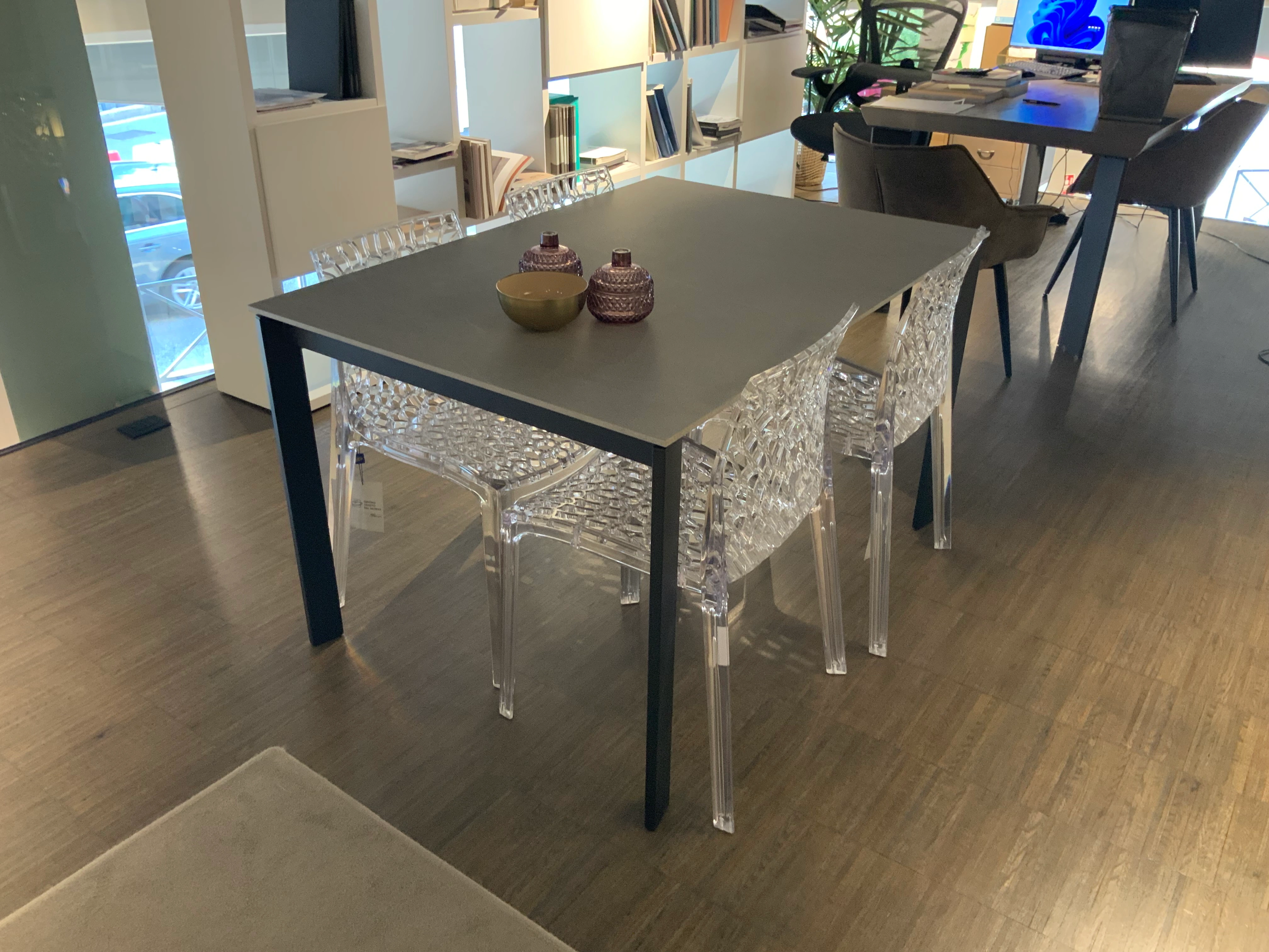 Tavolo Eminence con top in laminato