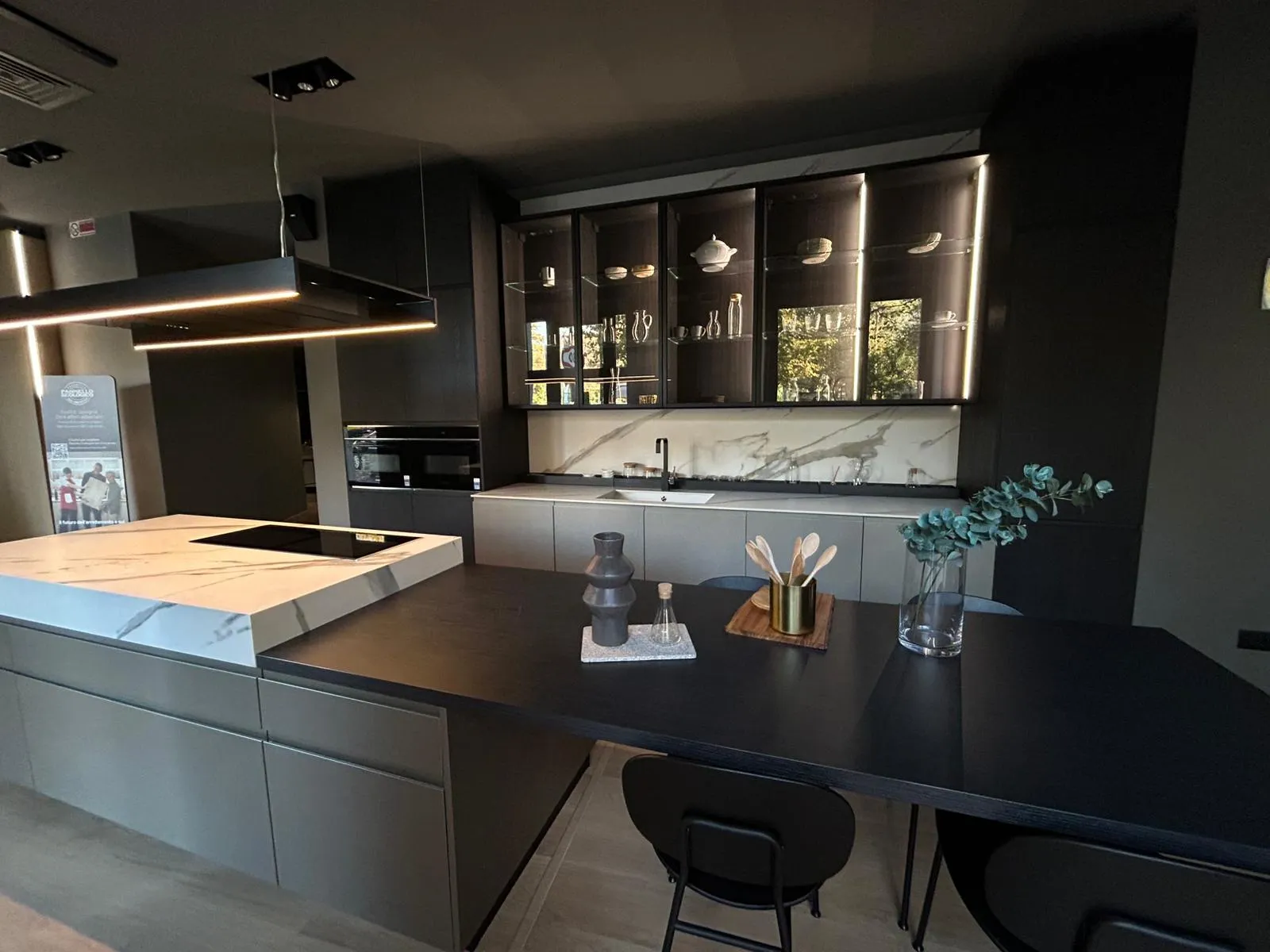 Cucina con isola Wega con cappa Falmec