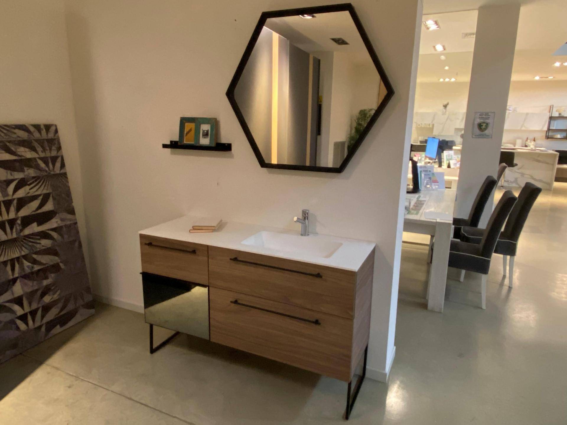 Mobile bagno con vasca rettangolare