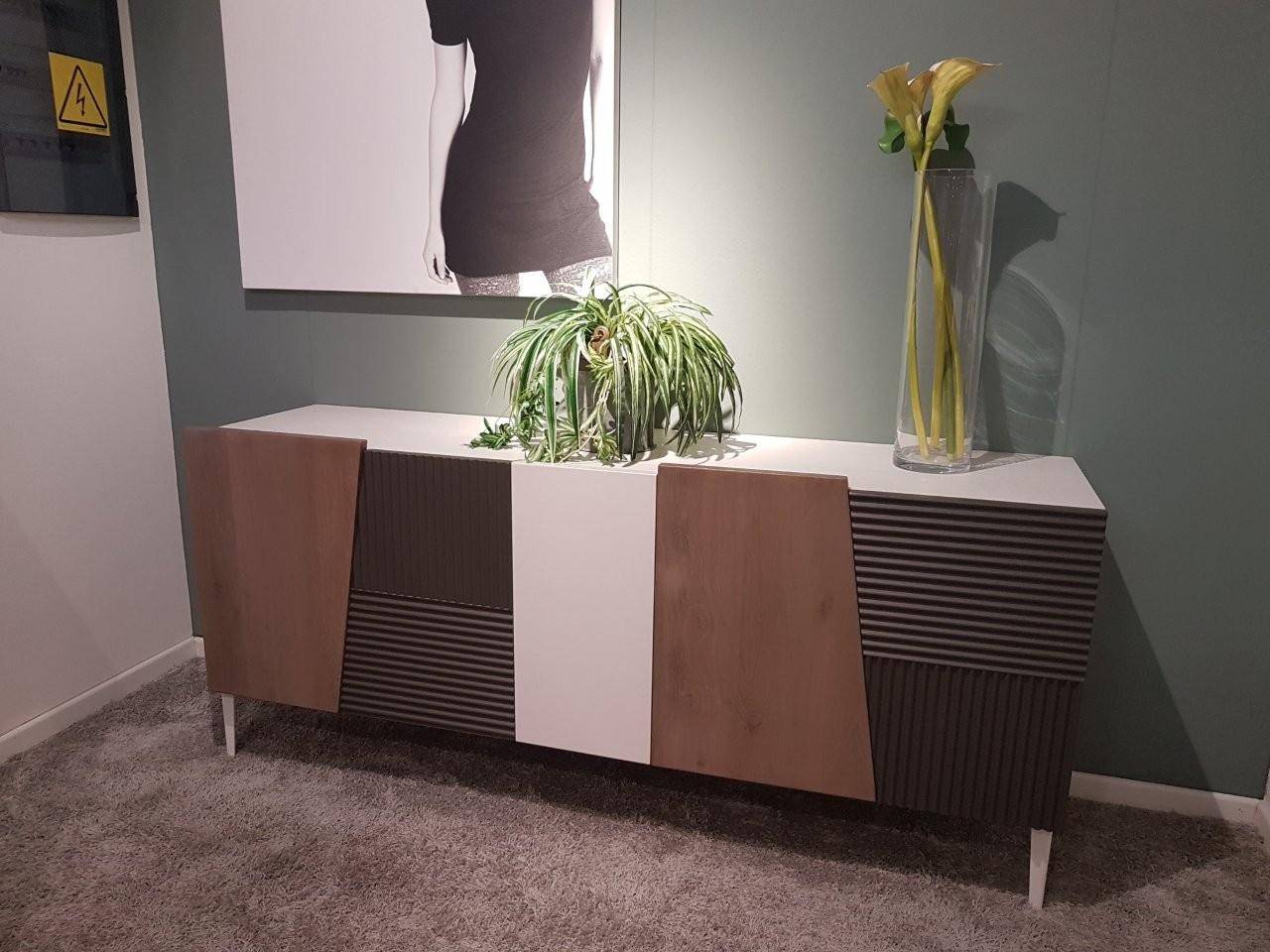 Madia in rovere con scocca white