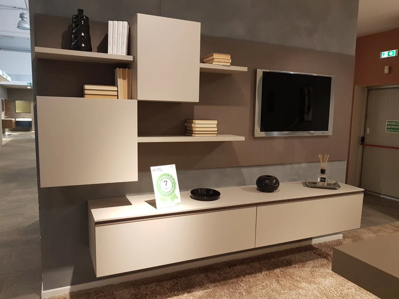 Parete soggiorno Homes con basi sospese