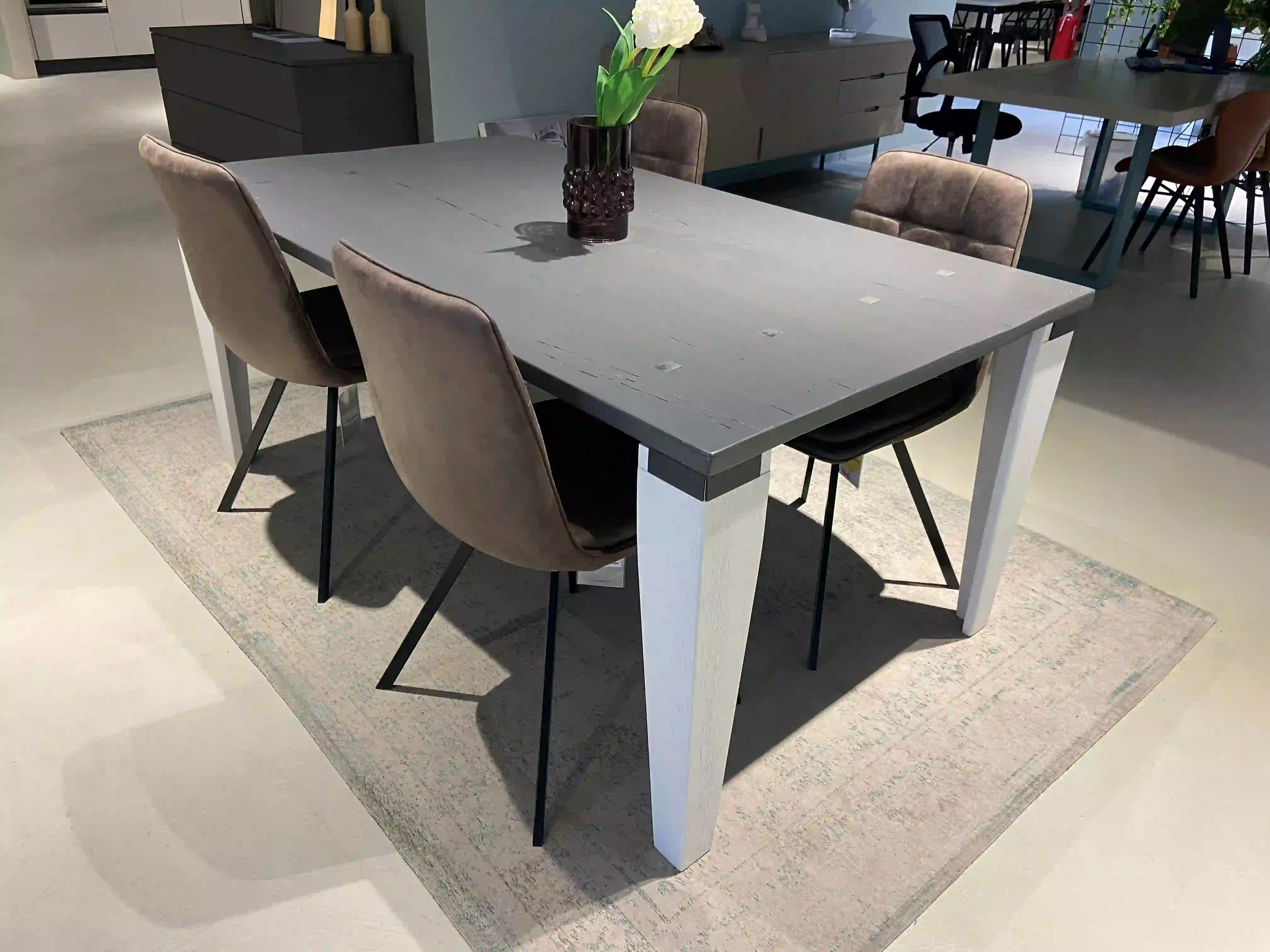 Tavolo in rovere modello Deva