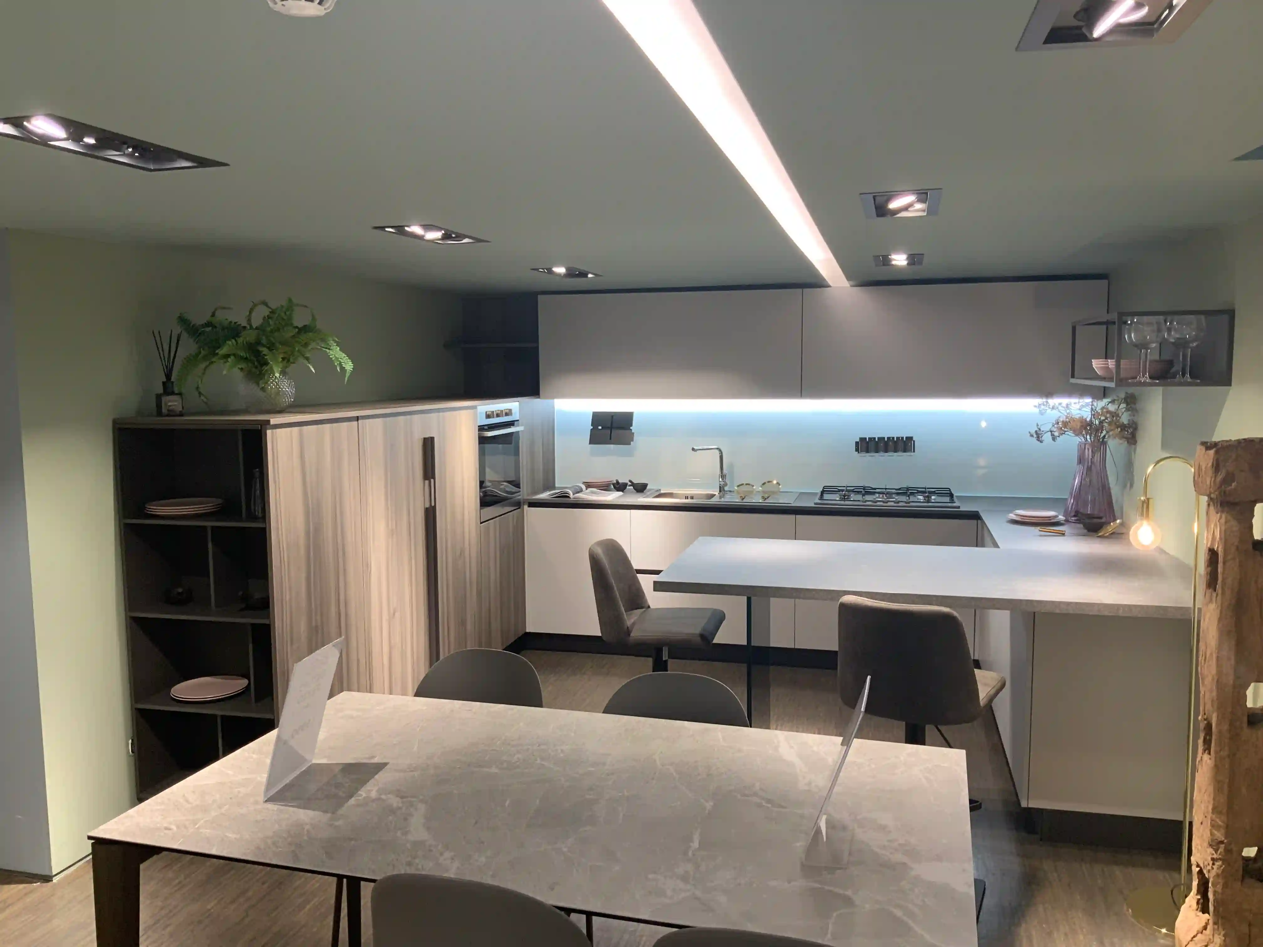 Cucina angolare modello Cloe finitura grigio neutro