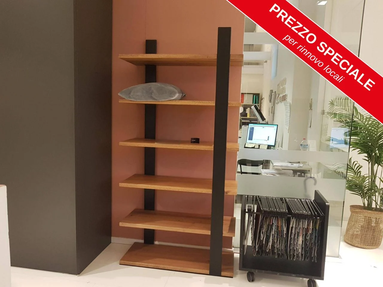 Libreria Level in rovere e metallo