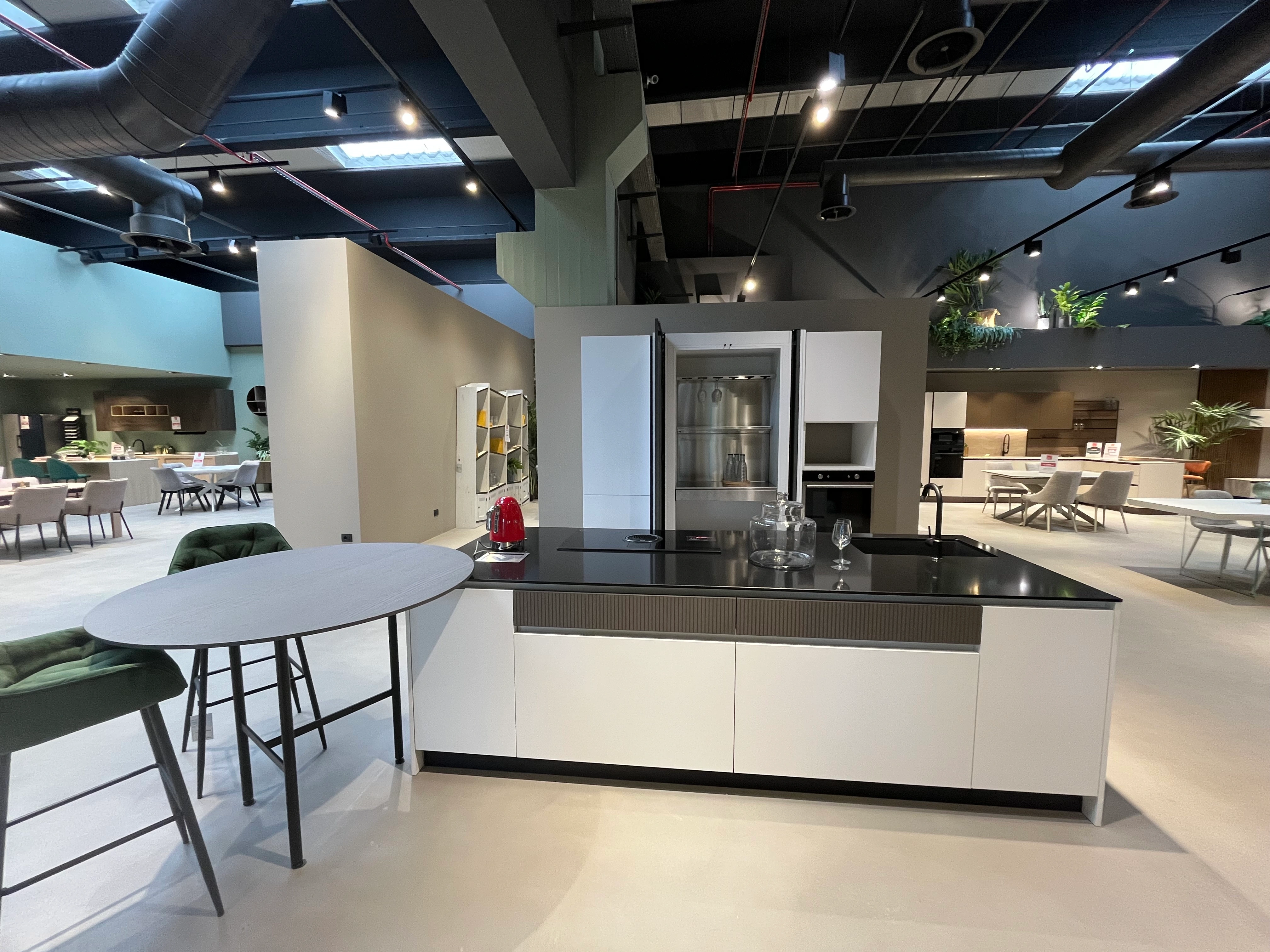 Cucina Kalì con isola attrezzata